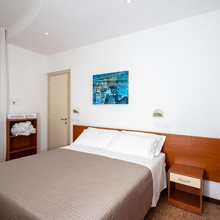 Hotel Globus Беллария-Иджеа-Марина Экстерьер фото
