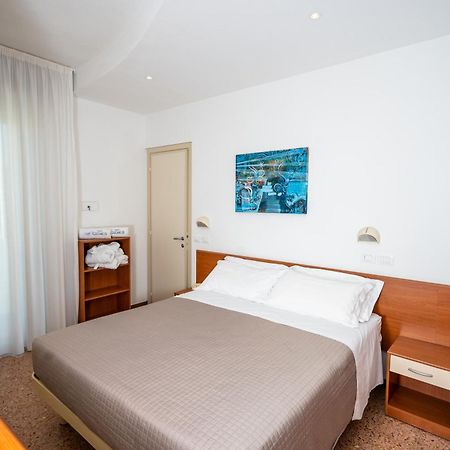 Hotel Globus Беллария-Иджеа-Марина Экстерьер фото