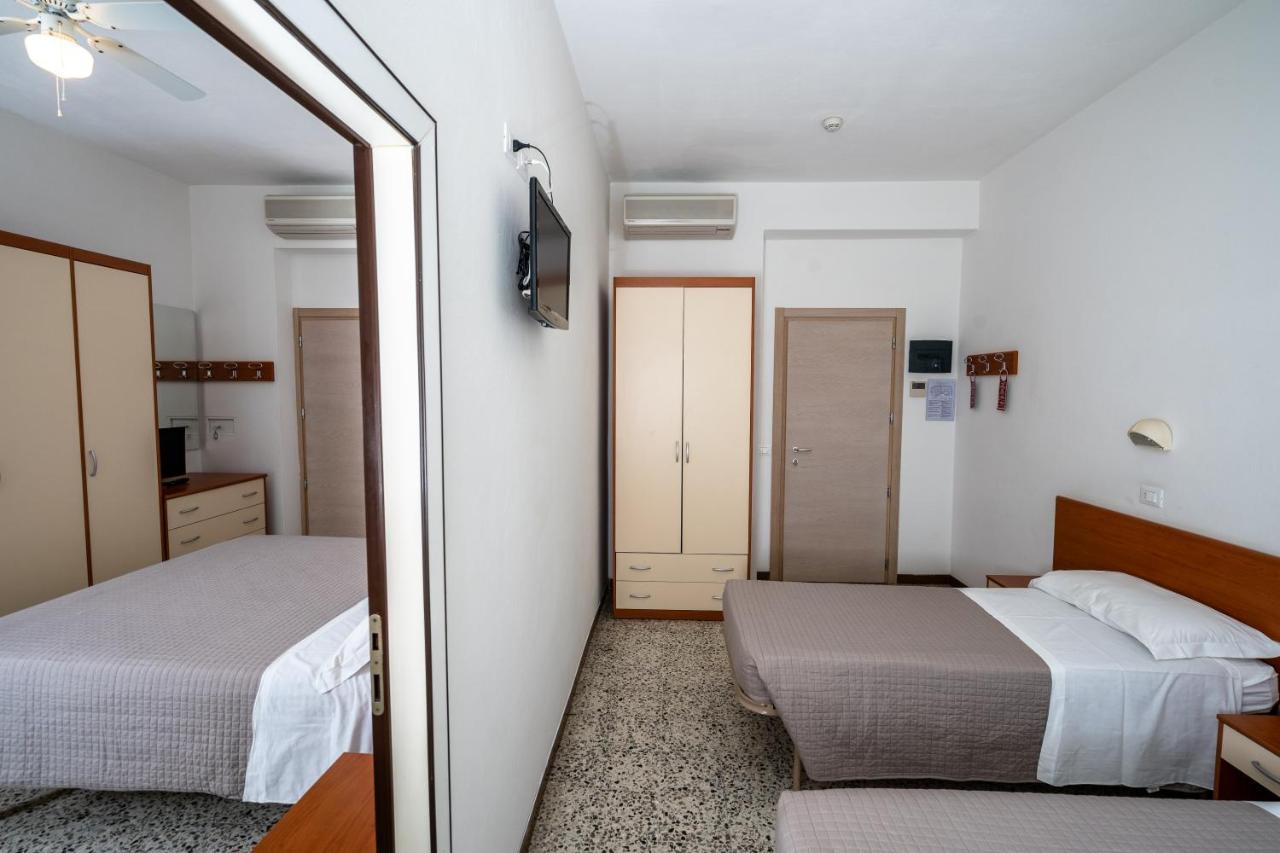 Hotel Globus Беллария-Иджеа-Марина Экстерьер фото