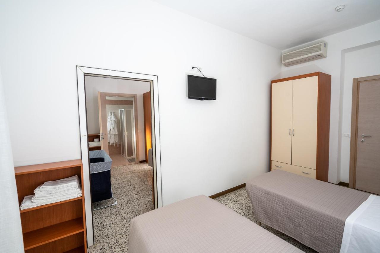 Hotel Globus Беллария-Иджеа-Марина Экстерьер фото