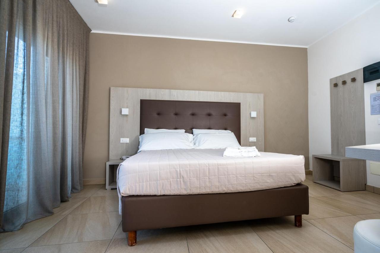 Hotel Globus Беллария-Иджеа-Марина Экстерьер фото