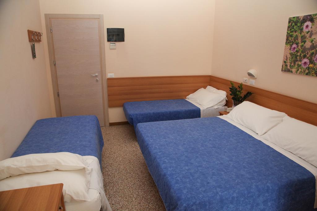 Hotel Globus Беллария-Иджеа-Марина Экстерьер фото